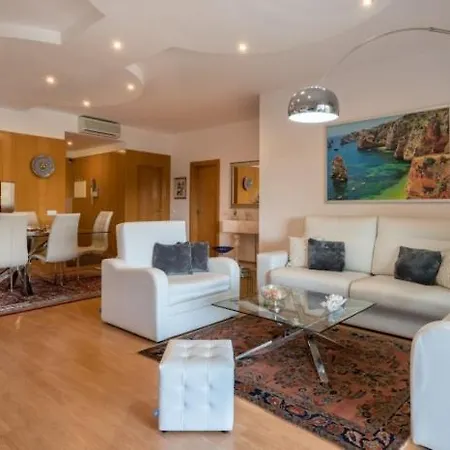 At Marina Park With Pool #1959 Lagos