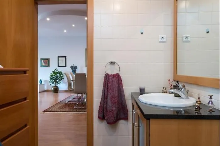 아파트 At Marina Park With Pool #1959