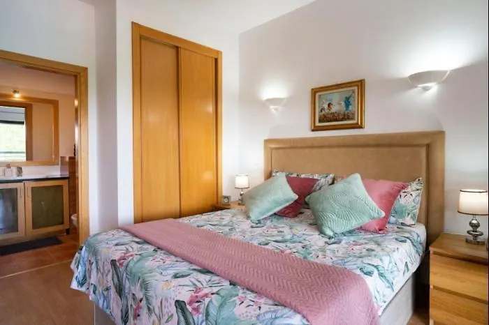 아파트 At Marina Park With Pool #1959